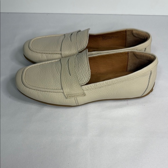 Sofft Cream Moccasins Slip-On Shoes - Picture 4 of 7